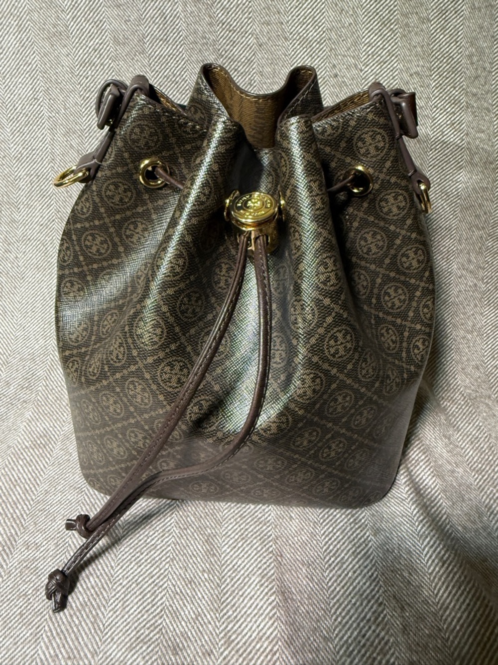 Pre-Owned Tory Burch T Monogram Coated Canvas Bucket Bag in French Press - Picture 8 of 15